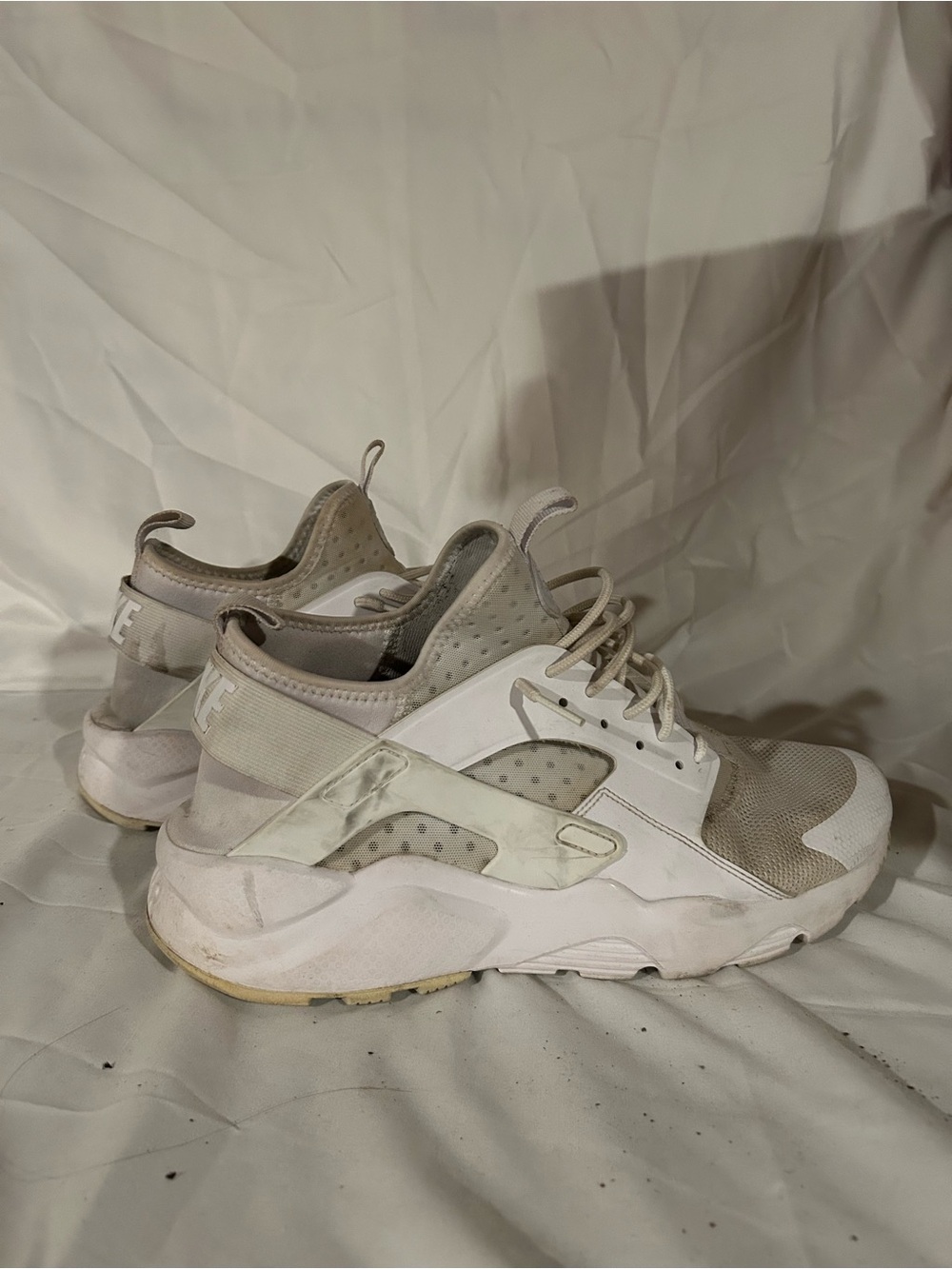 Nike Air Huarache Shoes White (Size 12)